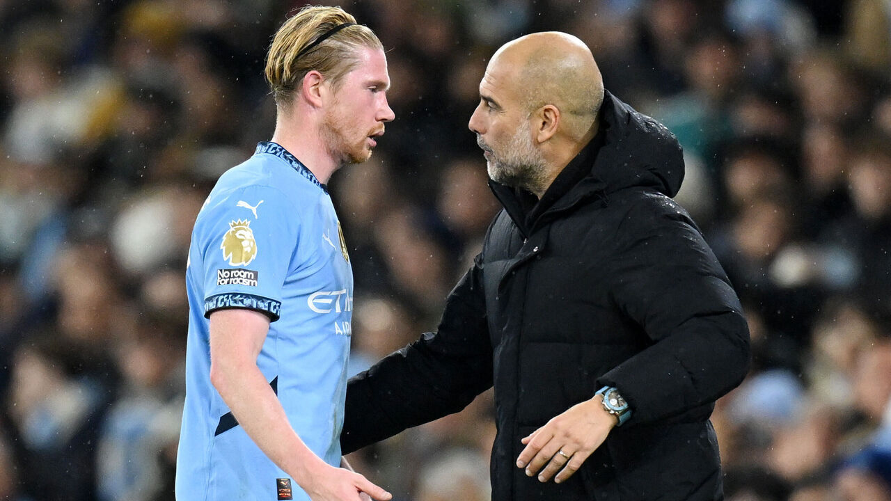 MANCHESTER, ENGLAND - DECEMBER 04: Kevin De Bruyne of Manchester City interacts with manager Pep Guardiola after being substituted during the Premier League match between Manchester City FC and Nottingham Forest FC at Etihad Stadium on December 04, 2024 in Manchester, England.