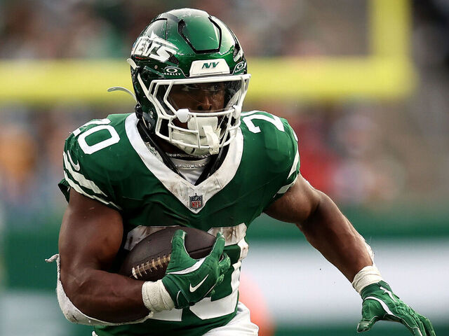 EAST RUTHERFORD, NEW JERSEY - NOVEMBER 17: Breece Hall #20 of the New York Jets in action against the Indianapolis Colts at MetLife Stadium on November 17, 2024 in East Rutherford, New Jersey.