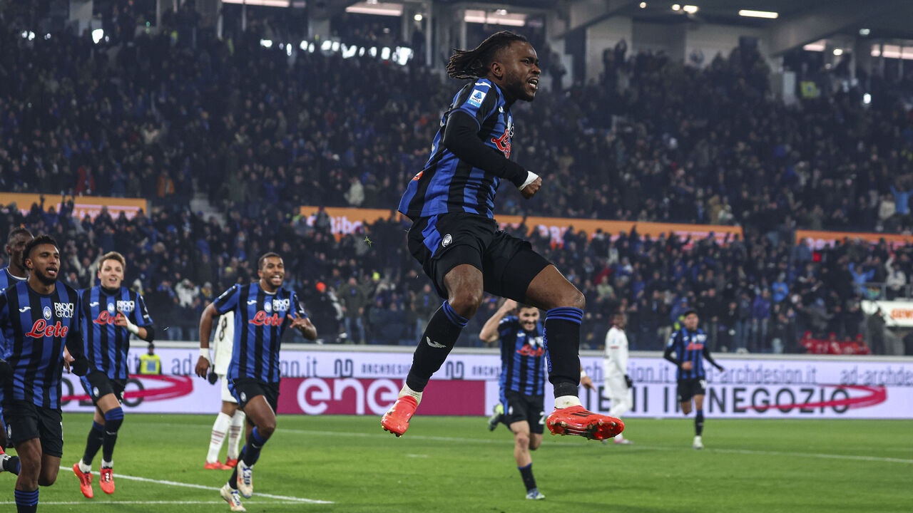 BERGAMO, ITALY - DECEMBER 06: Ademola Lookman of Atalanta celebrates after scoring the his team's second goal during the Serie A match between Atalanta and AC Milan at Gewiss Stadium on December 06, 2024 in Bergamo, Italy.