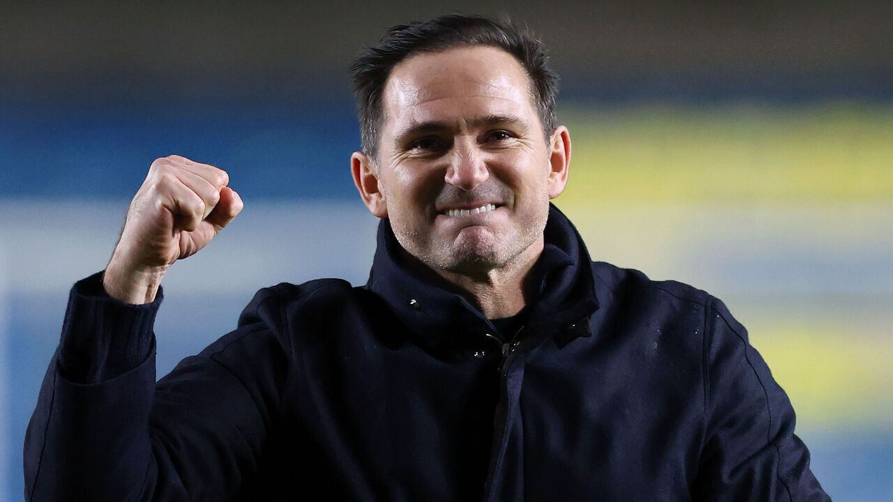 LONDON, ENGLAND - DECEMBER 07: Frank Lampard, manager of Coventry celebrates victory in front of the away fans at the end of the Sky Bet Championship match between Millwall FC and Coventry City FC at The Den on December 07, 2024 in London, England.