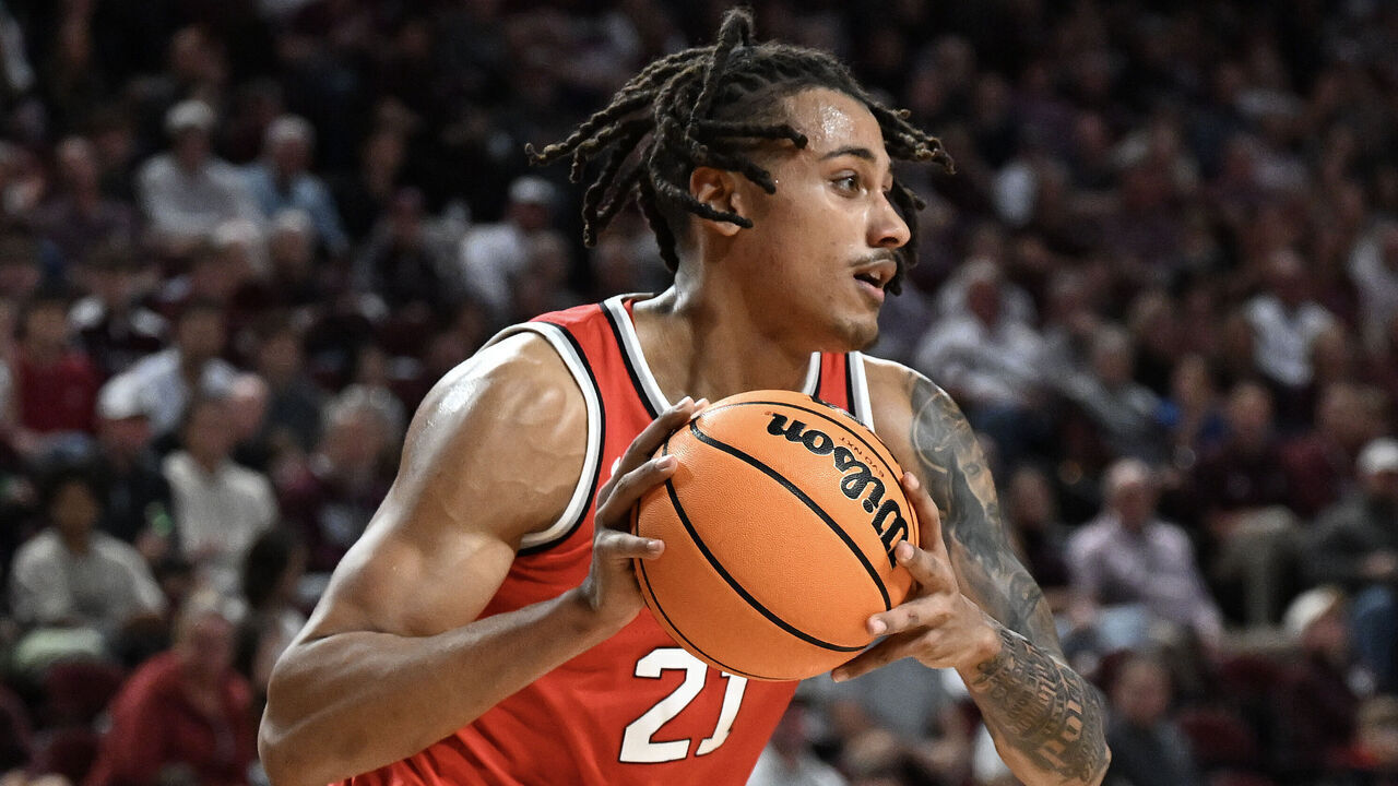 COLLEGE STATION, TEXAS - NOVEMBER 15: Devin Royal #21 of the Ohio State Buckeyes passes the ball against the Texas A&M Aggies during the first half at Reed Arena on November 15, 2024 in College Station, Texas.