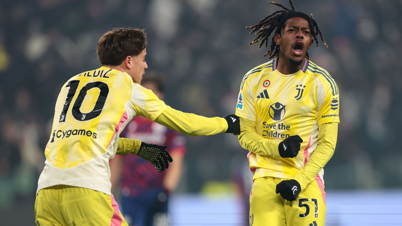 TURIN, ITALY - DECEMBER 07: Samuel Mbangula Tshifunda of Juventus celebrates with teammate Kenan Yildiz after scoring to level the game at 2-2 during the Serie A match between Juventus FC and Bologna FC at Allianz Stadium on December 07, 2024 in Turin, Italy.