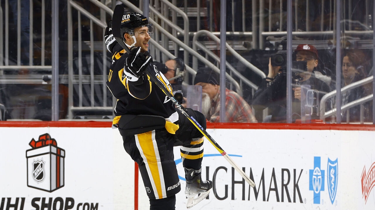 PITTSBURGH, PA - DECEMBER 07: Michael Bunting #8 of the Pittsburgh Penguins celebrates his third period goal against the Toronto Maple Leafs at PPG PAINTS Arena on December 7, 2024 in Pittsburgh, Pennsylvania.