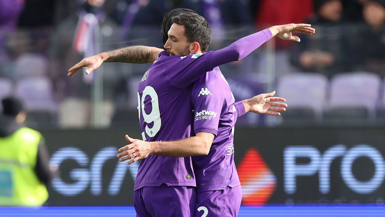 FLORENCE, ITALY - DECEMBER 8: Danilo Cataldi of ACF Fiorentina celebrates after scoring a goal with Jacine Adli of ACF Fiorentina during the Serie A match between Fiorentina and Cagliari at Stadio Artemio Franchi on December 8, 2024 in Florence, Italy.