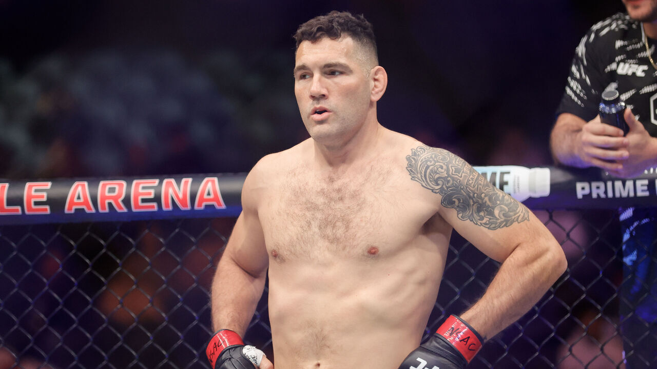 LAS VEGAS, NEVADA - DECEMBER 07: Chris Weidman of the United States looks on prior to a catchweight {195lbs} fight during UFC 310 at T-Mobile Arena on December 07, 2024 in Las Vegas, Nevada.