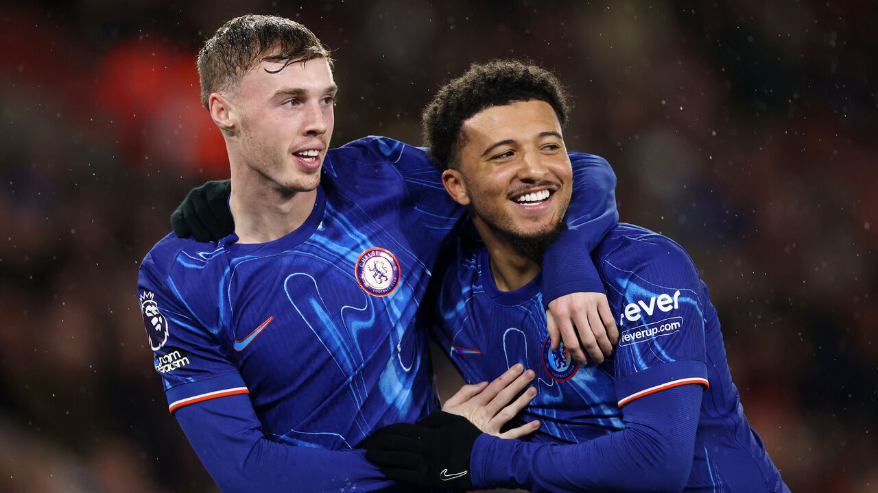 SOUTHAMPTON, ENGLAND - DECEMBER 04: Cole Palmer of Chelsea celebrates with teammate Jadon Sancho after scoring his team's fourth goal during the Premier League match between Southampton FC and Chelsea FC at St Mary's Stadium on December 04, 2024 in Southampton, England.