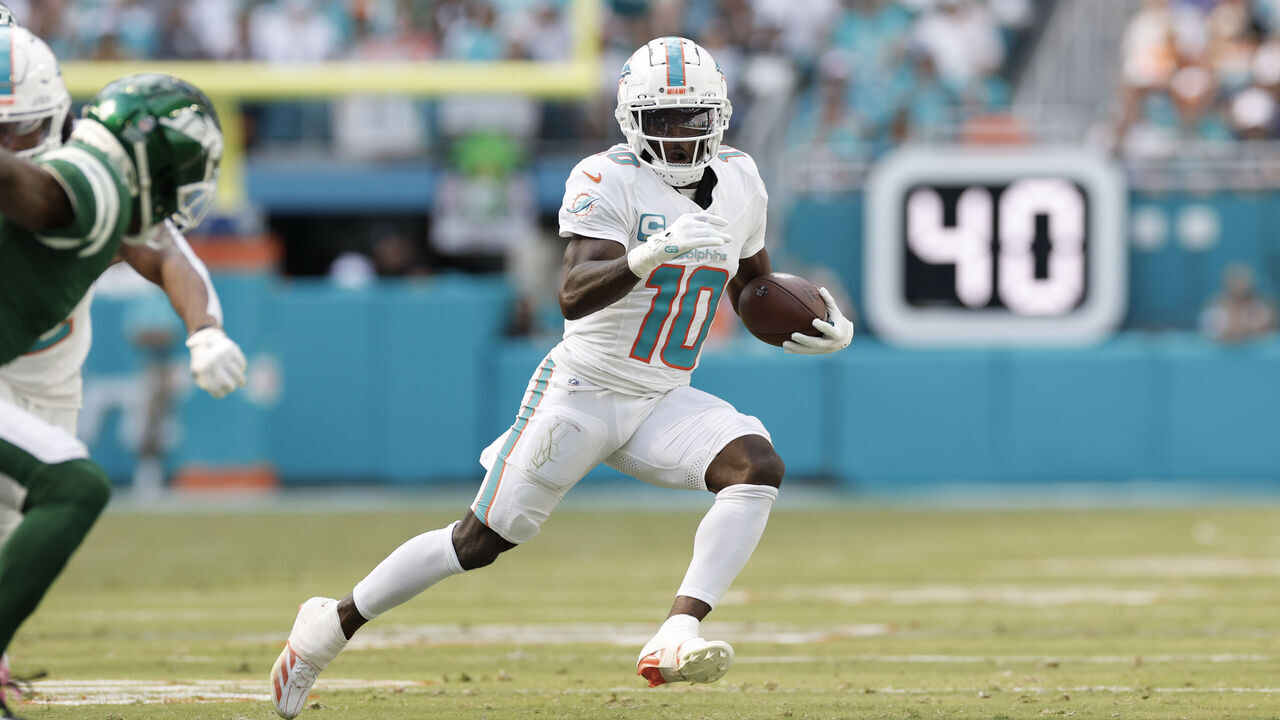 MIAMI GARDENS, FL - DECEMBER 08: Miami Dolphins wide receiver Tyreek Hill (10) runs with the ball after a catch during the game between the Miami Dolphins and the New York Jets on December 8, 2024 at Hard Rock Stadium in Miami Gardens, Fl.