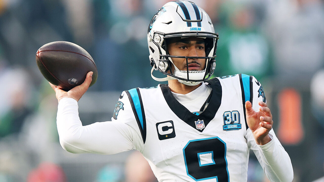 PHILADELPHIA, PENNSYLVANIA - DECEMBER 08: Bryce Young #9 of the Carolina Panthers throws a pass in the first quarter of a game against the Philadelphia Eagles at Lincoln Financial Field on December 08, 2024 in Philadelphia, Pennsylvania.
