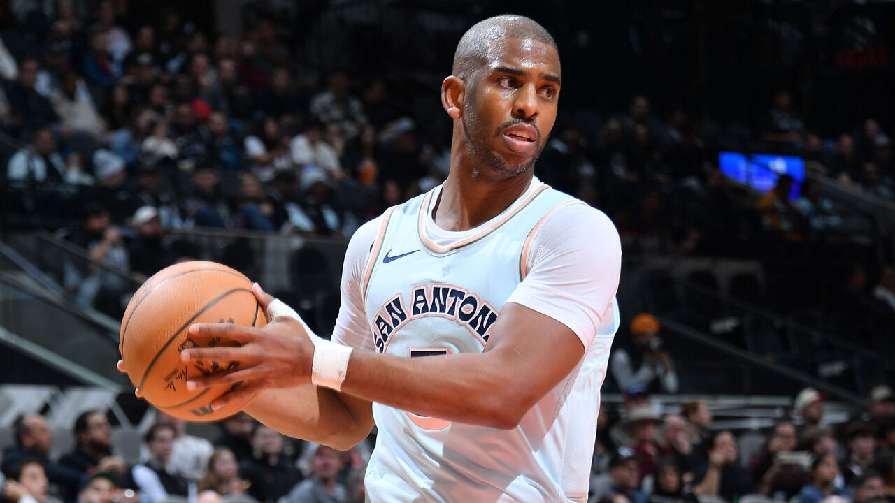 SAN ANTONIO, TX - DECEMBER 8: Chris Paul #3 of the San Antonio Spurs handles the ball during the game against the New Orleans Pelicans on December 8, 2024 at the Frost Bank Center in San Antonio, Texas. Mandatory Copyright Notice: Copyright 2024 NBAE (Photos by Michael Gonzales/NBAE via Getty Images)