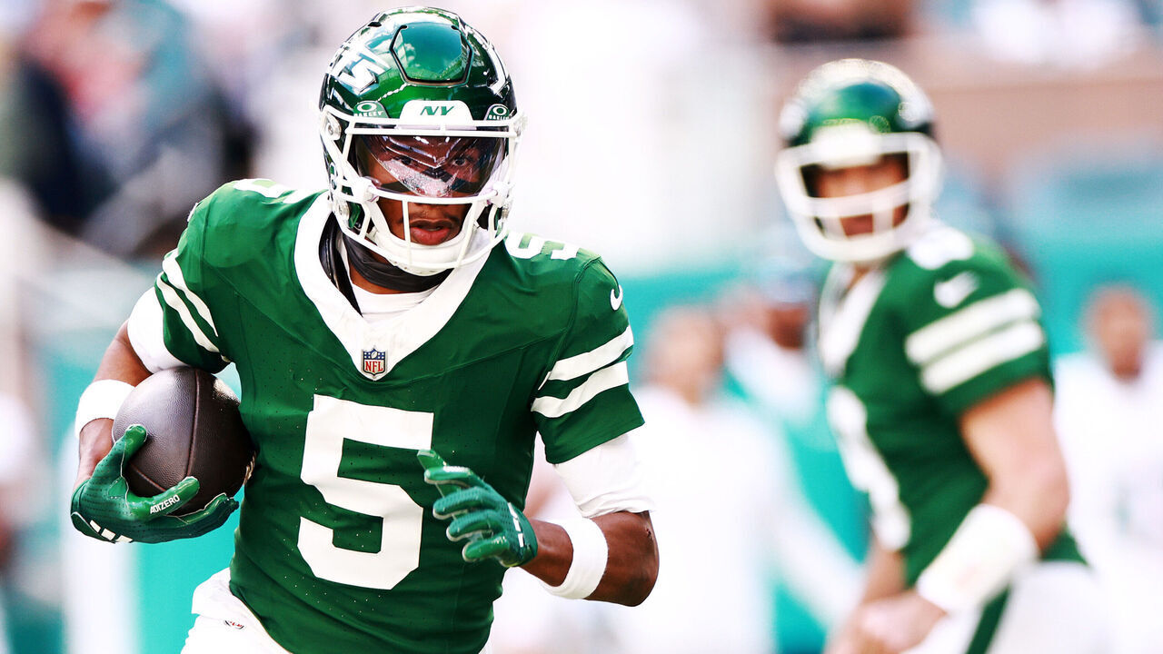 MIAMI GARDENS, FLORIDA - DECEMBER 08: Garrett Wilson #5 of the New York Jets runs the ball up the field in the first quarter of a game against the Miami Dolphins at Hard Rock Stadium on December 08, 2024 in Miami Gardens, Florida.
