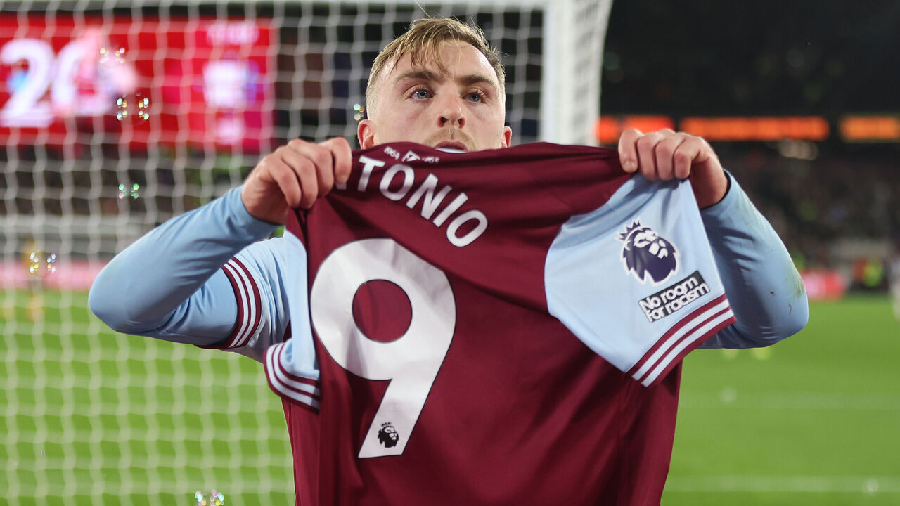 LONDON, ENGLAND - DECEMBER 9: West Ham United's Jarrod Bowen lifts up Michail Antonio's shirt after scoring his side's second goal during the Premier League match between West Ham United FC and Wolverhampton Wanderers FC at London Stadium on December 9, 2024 in London, England.