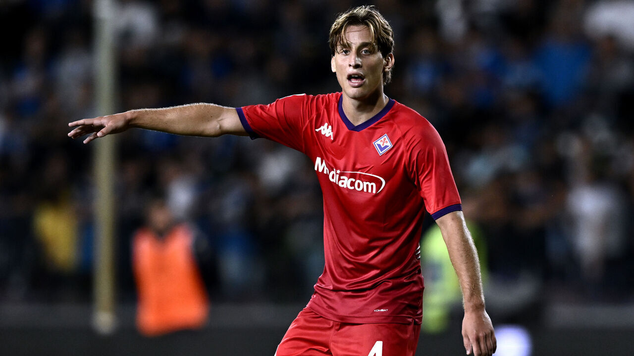 EMPOLI, ITALY - SEPTEMBER 29: Edoardo Bove of Fiorentina gestures during the Serie A match between Empoli and Fiorentina at Stadio Carlo Castellani on September 29, 2024 in Empoli, Italy.