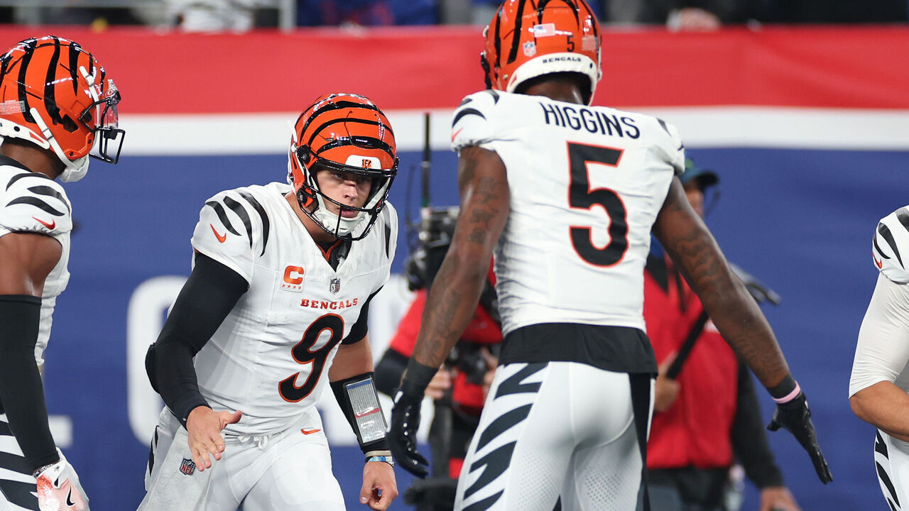 EAST RUTHERFORD, NEW JERSEY - OCTOBER 13: Joe Burrow #9 of the Cincinnati Bengals celebrates a touchdown with Ja'Marr Chase #1 and Tee Higgins #5 during the first half against the New York Giants at MetLife Stadium on October 13, 2024 in East Rutherford, New Jersey.