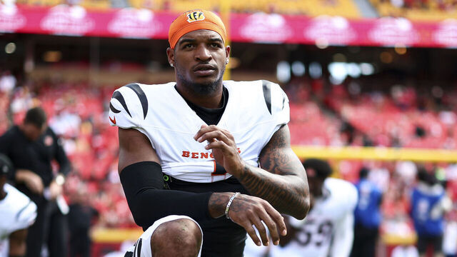 KANSAS CITY, MO - SEPTEMBER 15: Ja'Marr Chase #1 of the Cincinnati Bengals warms up prior to an NFL football game against the Kansas City Chiefs at GEHA Field at Arrowhead Stadium on September 15, 2024 in Kansas City, Missouri.