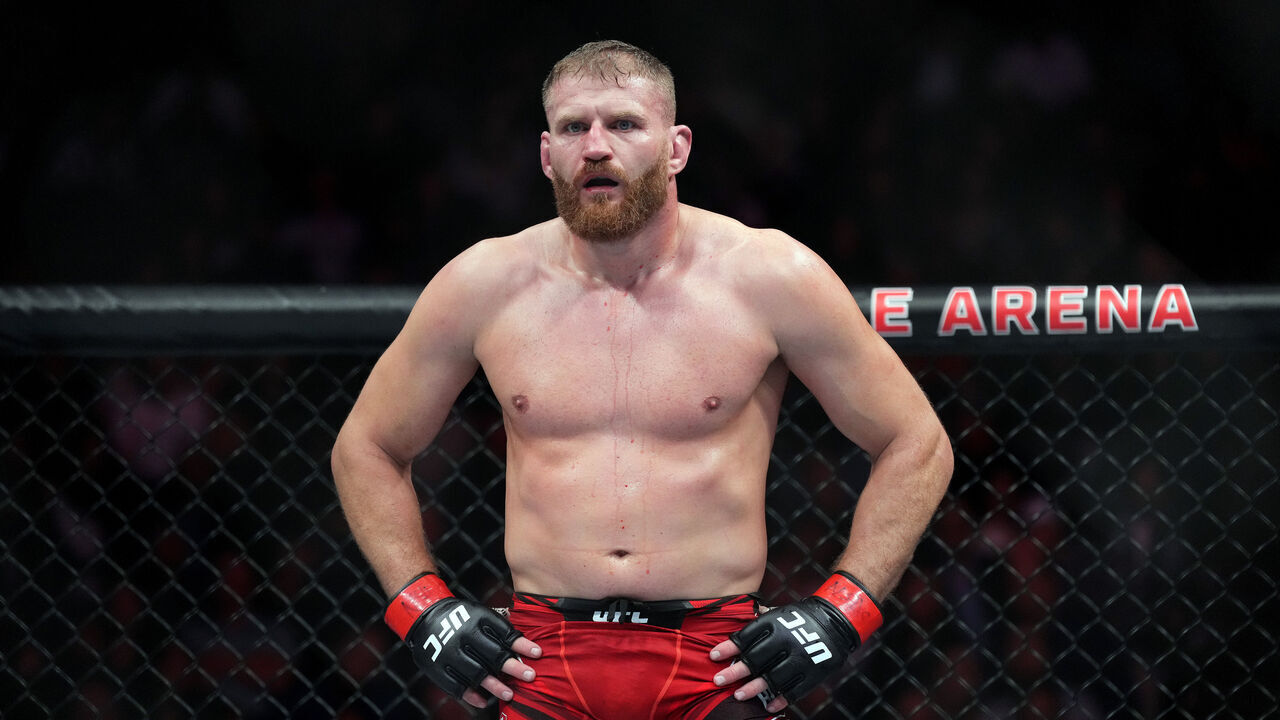 LAS VEGAS, NEVADA - DECEMBER 10: Jan Blachowicz of Poland stands in his corner between rounds against Magomed Ankalaev of Russia in their UFC light heavyweight championship fight during the UFC 282 event at T-Mobile Arena on December 10, 2022 in Las Vegas, Nevada.