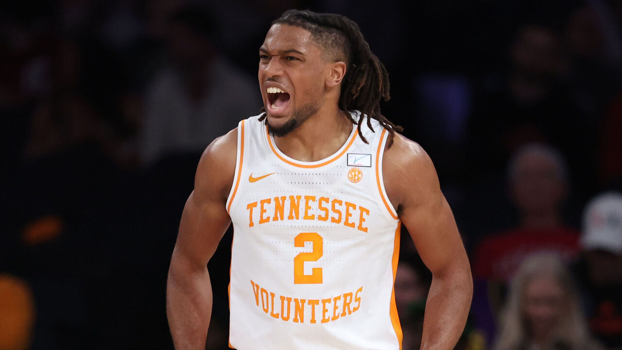 NEW YORK, NEW YORK - DECEMBER 10: Chaz Lanier #2 of the Tennessee Volunteers reacts against the Miami Hurricanes during the first half of the Jimmy V Classic at Madison Square Garden on December 10, 2024 in New York City.