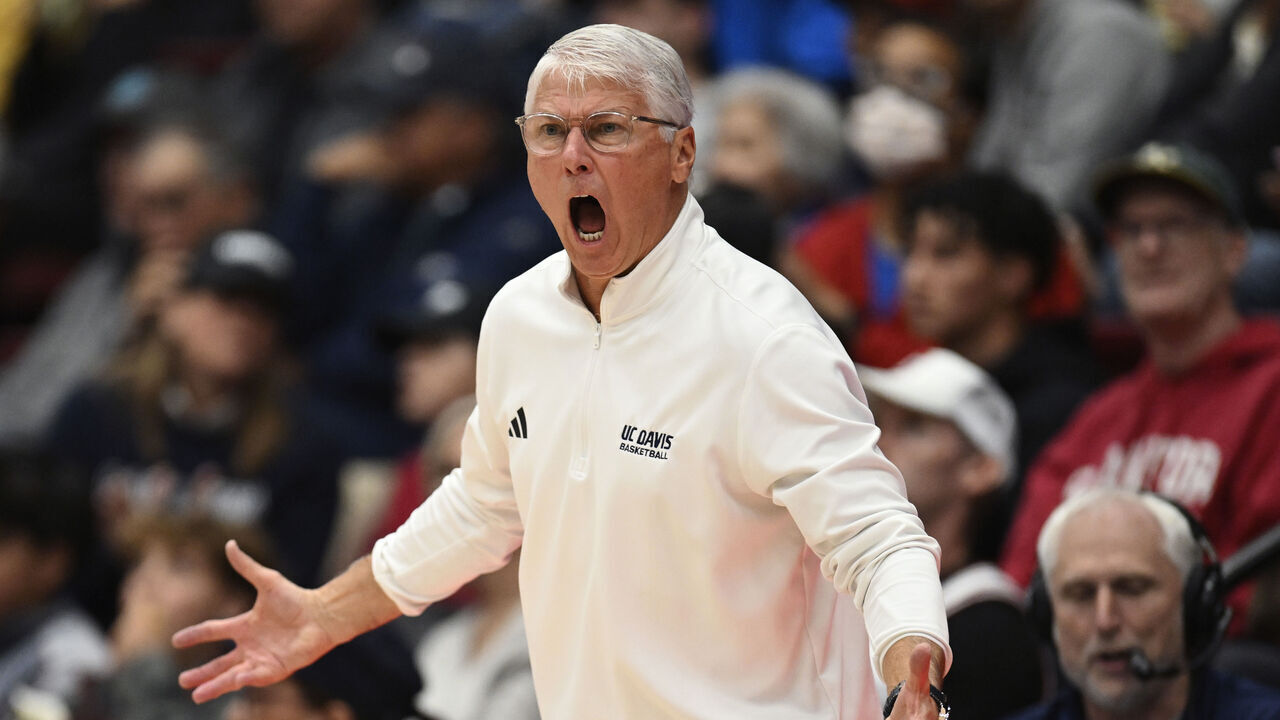 PALO ALTO, CALIFORNIA - NOVEMBER 17: Head coach Jim Les of the UC Davis Aggies reacts against the Stanford Cardinal in the second half at Stanford Maples Pavilion on November 17, 2024 in Palo Alto, California.