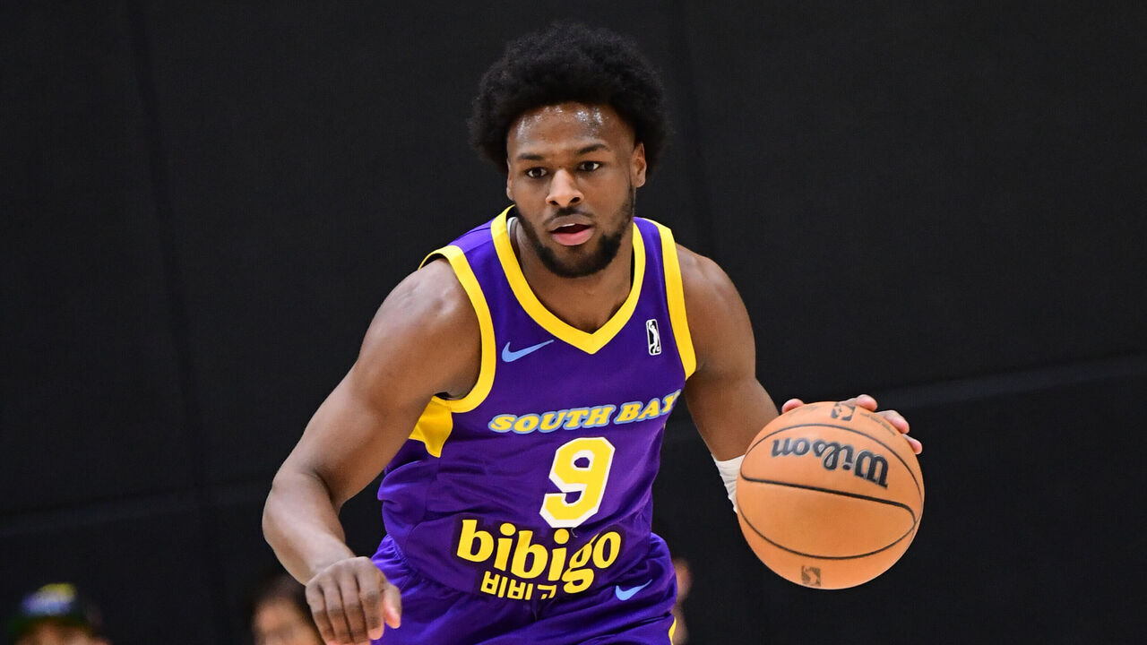 EL SEGUNDO, CA - DECEMBER 07: Bronny James #9 of the South Bay Lakers handles the ball during the game against the San Diego Clippers on December 07, 2024 at UCLA Health Training Center in El Segundo, California. Mandatory Copyright Notice: Copyright 2024 NBAE
