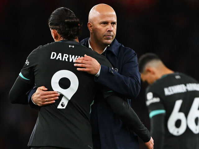 Liverpool boss Slot defends Nunez despite drop in standard | theScore.com