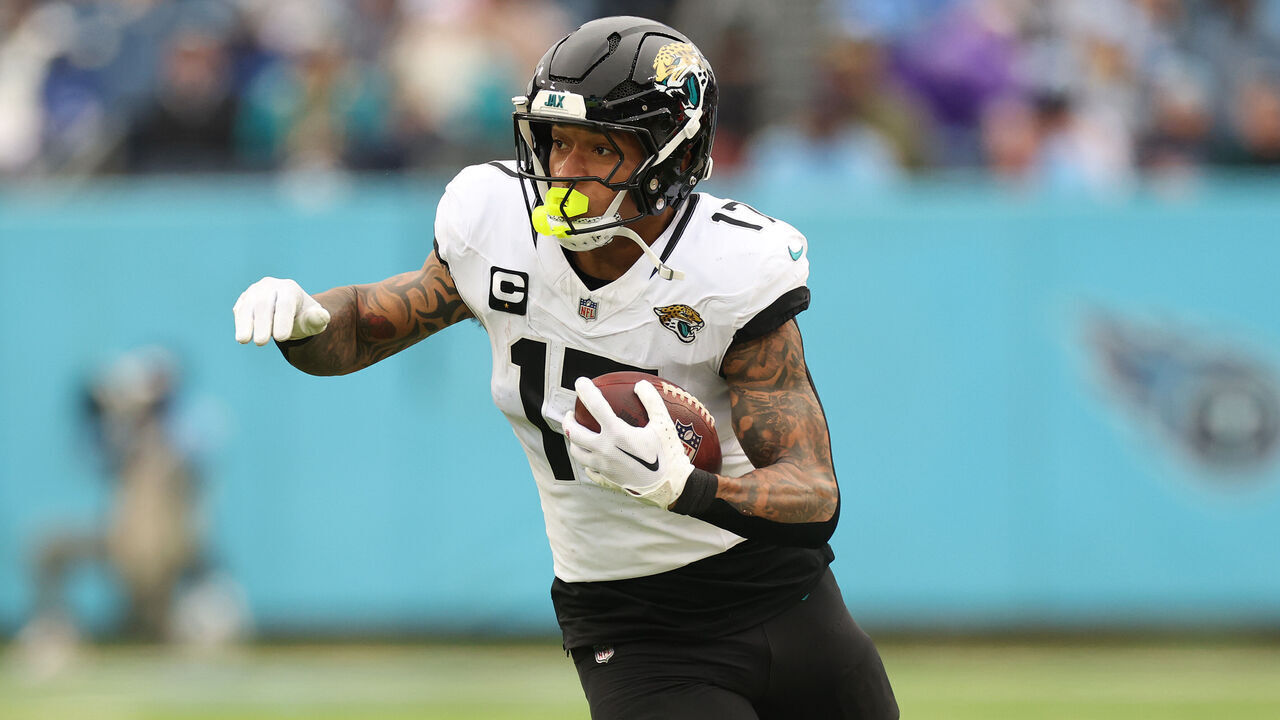 NASHVILLE, TENNESSEE - DECEMBER 08: Evan Engram #17 of the Jacksonville Jaguars against the Tennessee Titans at Nissan Stadium on December 08, 2024 in Nashville, Tennessee.