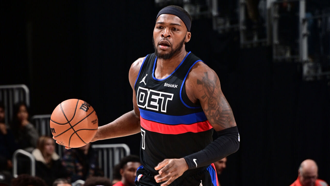 DETROIT, MI - NOVEMBER 30: Paul Reed #7 of the Detroit Pistons handles the ball during the game against the Philadelphia 76ers on November 30, 2024 at Little Caesars Arena in Detroit, Michigan. NOTE TO USER: User expressly acknowledges and agrees that, by downloading and/or using this photograph, User is consenting to the terms and conditions of the Getty Images License Agreement. Mandatory Copyright Notice: Copyright 2024 NBAE