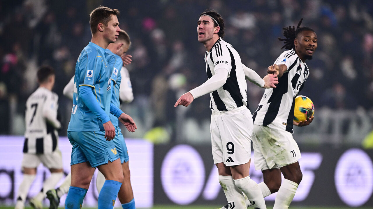 Juventus' Serbian forward #09 Dusan Vlahovic (2ndR) celebrates with teammates after socring a penalty during the Italian Serie A football match between Juventus FC and Venezia FC at the Allianz Stadium in Turin, on December 14, 2024.