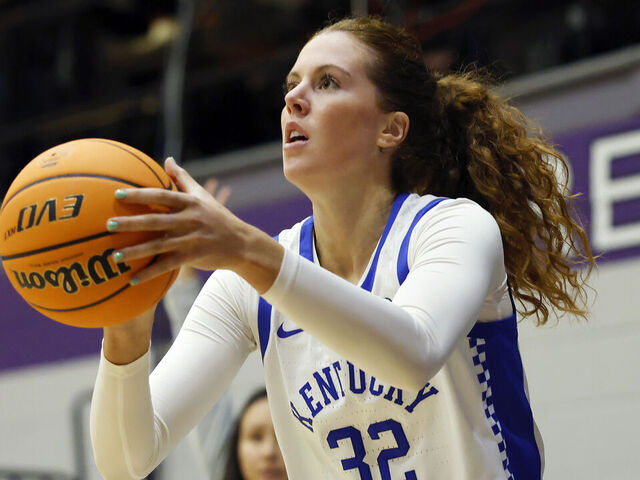 NASHVILLE, TENNESSEE - NOVEMBER 26: Amelia Hassett #32 of the Kentucky Wildcats shoots the ball during the second half between the Kentucky Wildcats and the Arizona State Sun Devils on November 26, 2024 in Nashville, Tennessee.