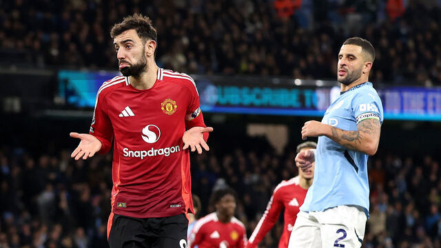 MANCHESTER, ENGLAND - DECEMBER 15: Bruno Fernandes of Manchester United celebrates scoring his team's first goal from a penalty kick during the Premier League match between Manchester City FC and Manchester United FC at Etihad Stadium on December 15, 2024 in Manchester, England.