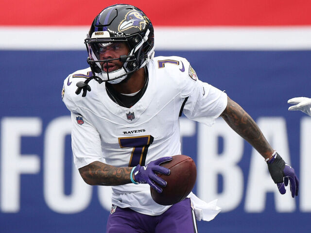 EAST RUTHERFORD, NEW JERSEY - DECEMBER 15: Rashod Bateman #7 of the Baltimore Ravens scores a touchdown during the second quarter against the New York Giants at MetLife Stadium on December 15, 2024 in East Rutherford, New Jersey.