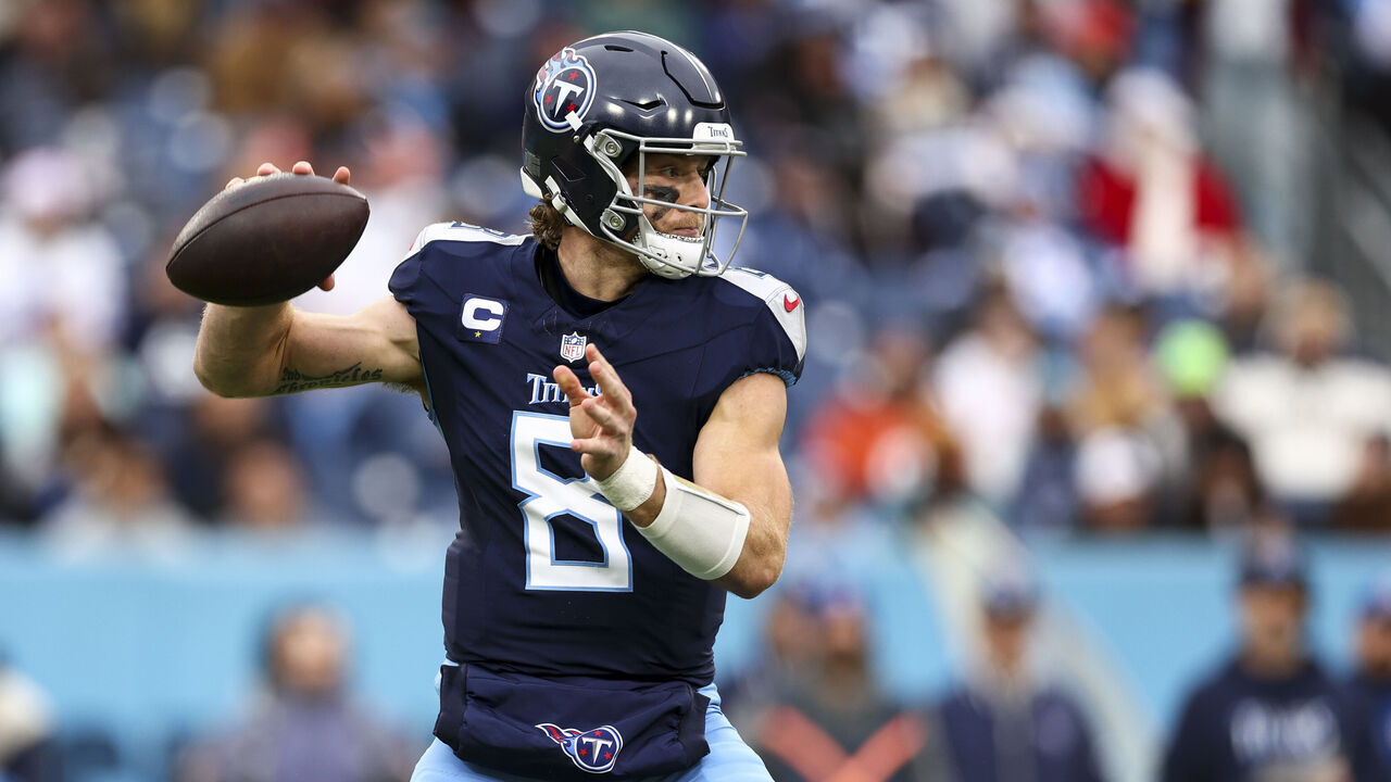 NASHVILLE, TENNESSEE - DECEMBER 15: Will Levis #8 of the Tennessee Titans prepares to throw during the first half of an NFL football game against the Cincinnati Bengals at Nissan Stadium on December 15, 2024 in Nashville, Tennessee.
