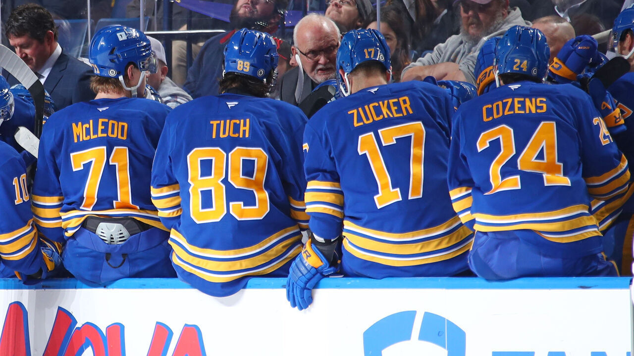 BUFFALO, NEW YORK - DECEMBER 3: Buffalo Sabres head coach Lindy Ruff talks to his team after a timeout during an NHL game against the Colorado Avalanche on December 3, 2024 at KeyBank Center in Buffalo, New York.