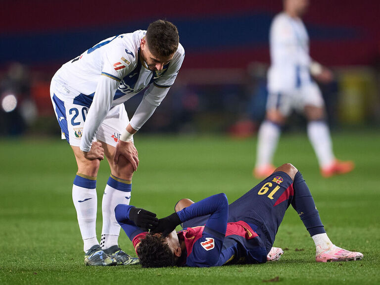 Barca's Yamal could miss 1 month with ankle injury | theScore.com