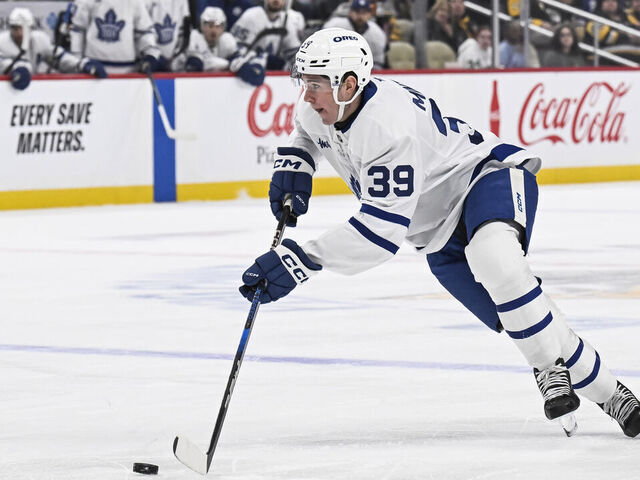 PITTSBURGH, PA - DECEMBER 07: Toronto Maple Leafs center Fraser Minten (39) skates with the puck during the first period in the NHL game between the Pittsburgh Penguins and the Toronto Maple Leafs on December 7, 2024, at PPG Paints Arena in Pittsburgh, PA.