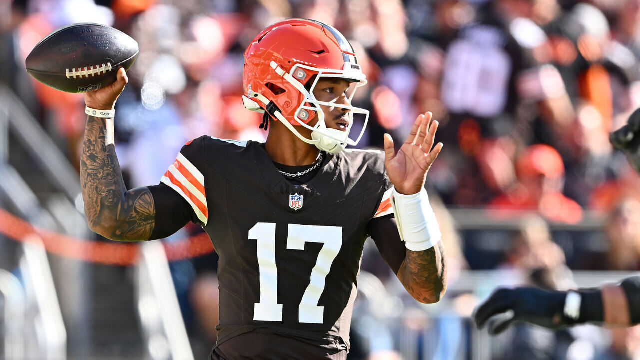CLEVELAND, OHIO - OCTOBER 20: Dorian Thompson-Robinson #17 of the Cleveland Browns throws a pass in the third quarter of a game against the Cincinnati Bengals at Huntington Bank Field on October 20, 2024 in Cleveland, Ohio.