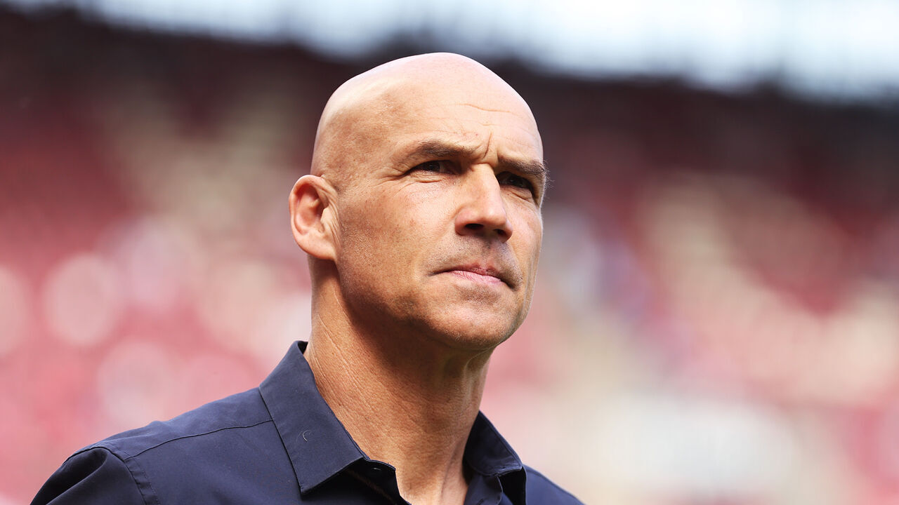 COLOGNE, GERMANY - APRIL 06: Thomas Letsch, Head Coach of VfL Bochum, looks on prior to the Bundesliga match between 1. FC Köln and VfL Bochum 1848 at RheinEnergieStadion on April 06, 2024 in Cologne, Germany.