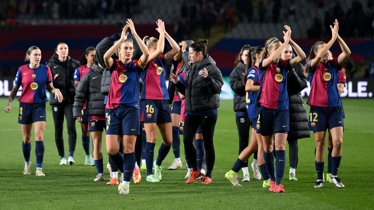 BARCELONA, SPAIN - DECEMBER 18: Players of FC Barcelona acknowledge the fans after the team's victory in the UEFA Women's Champions League match between FC Barcelona and Manchester City at Estadi Johan Cruyff on December 18, 2024 in Barcelona, Spain.