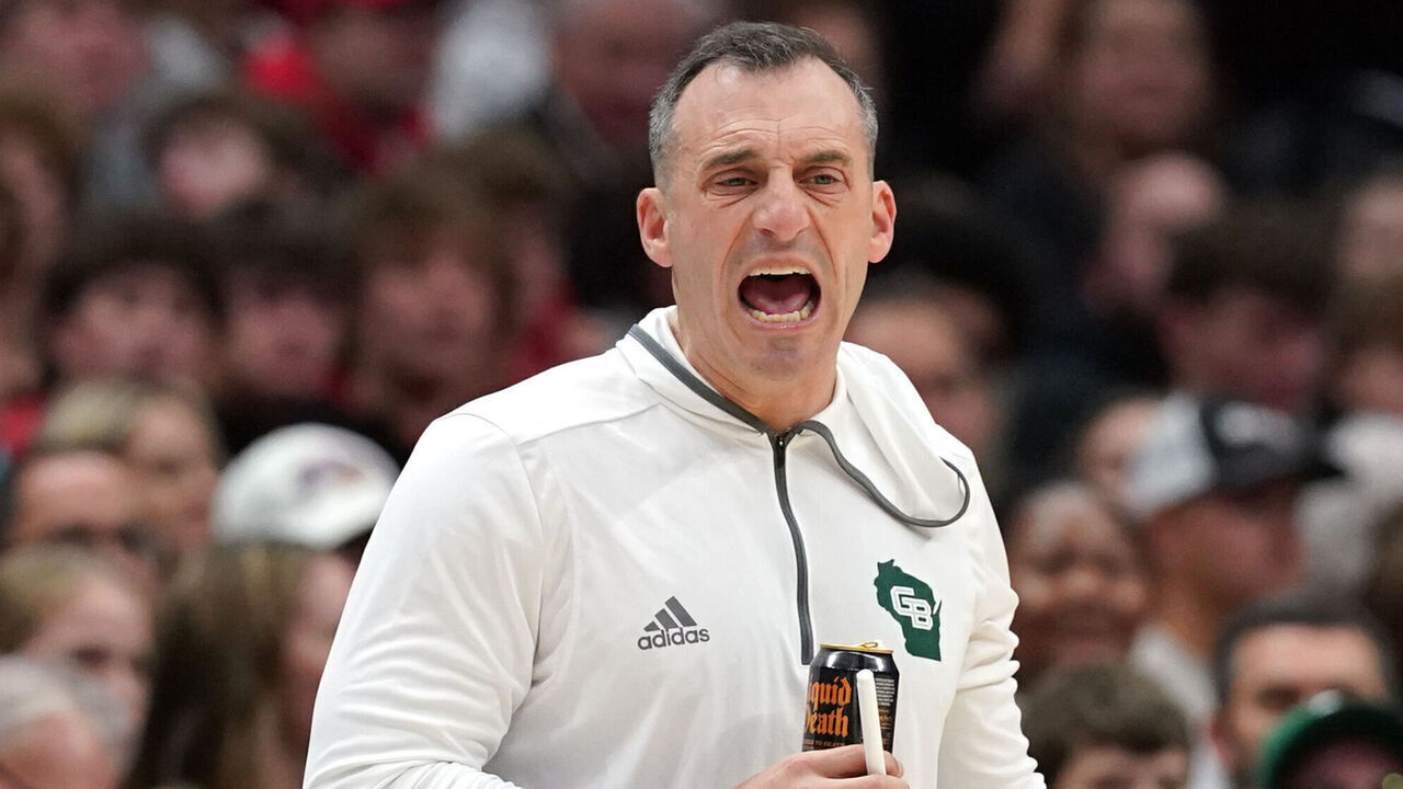 COLUMBUS, OH - NOVEMBER 25: Green Bay Phoenix head coach Doug Gottlieb reacts during the first half of the game between the Ohio State Buckeyes and the Green Bay Phoenix at Value City Arena in Columbus, Ohio On November 25, 2024.