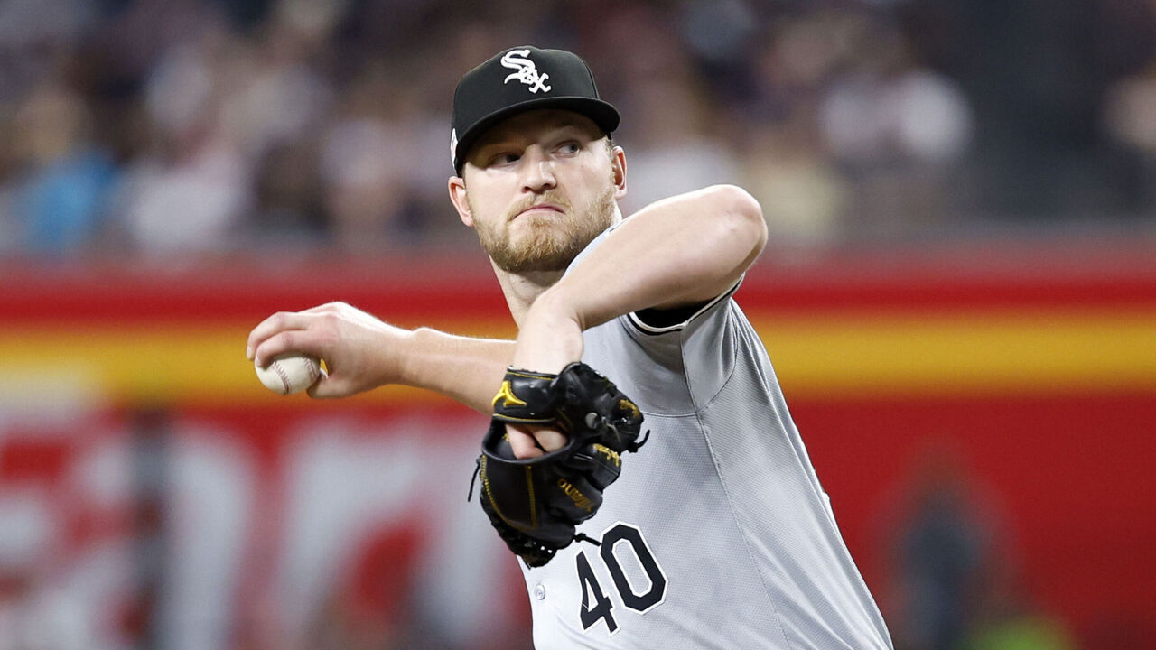 PHOENIX, ARIZONA - JUNE 14: Relief pitcher Michael Soroka #40 of the Chicago White Sox throws during the game against the Arizona Diamondbacks at Chase Field on June 14, 2024 in Phoenix, Arizona. The Diamondbacks defeated the White Sox 7-1.