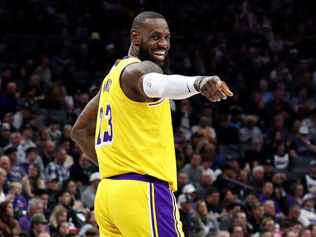 LeBron becomes NBA's all-time leader in minutes played | theScore.com