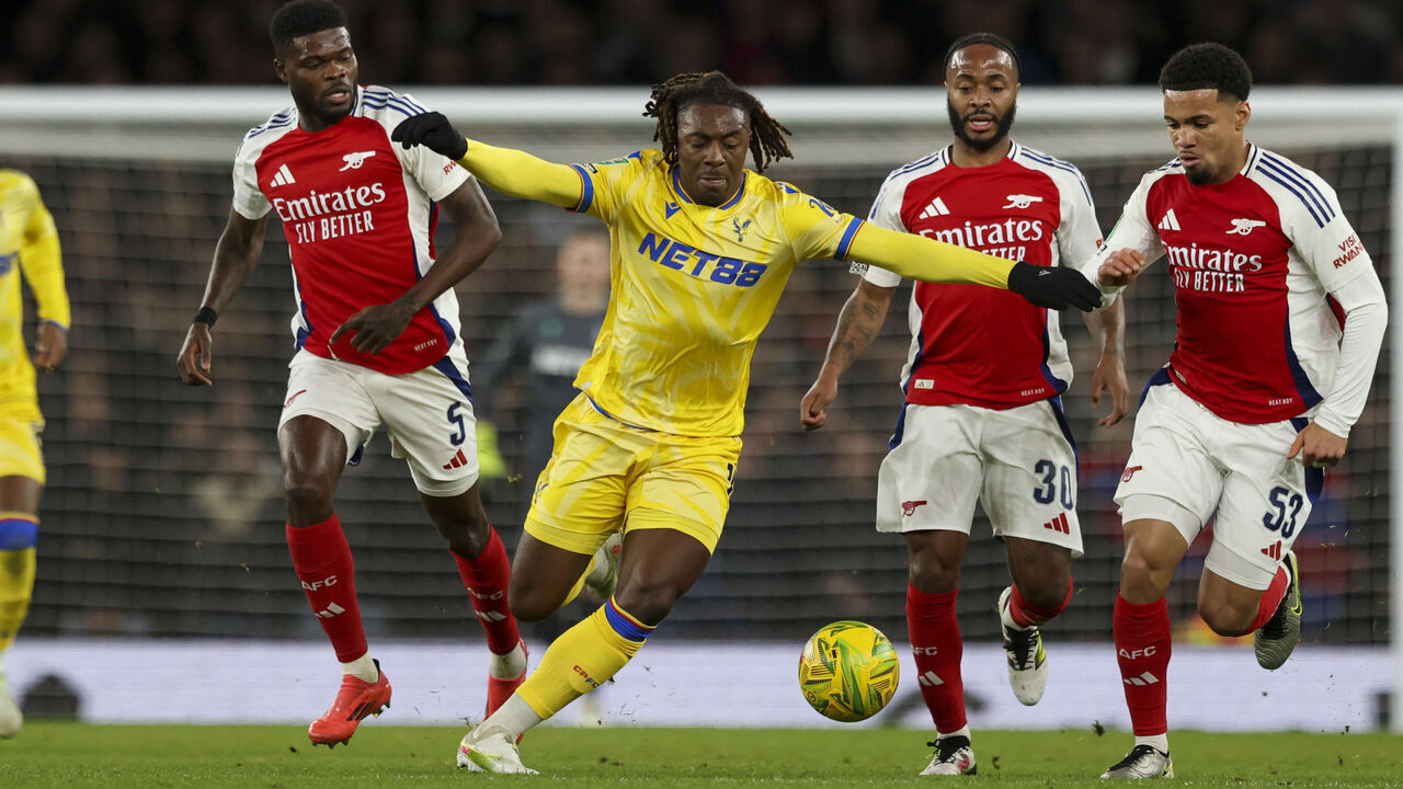 Eberechi Eze of Crystal Palace is on the ball during the Carabao Cup Quarter Final match between Arsenal and Crystal Palace at the Emirates Stadium in London, England, on December 18, 2024.