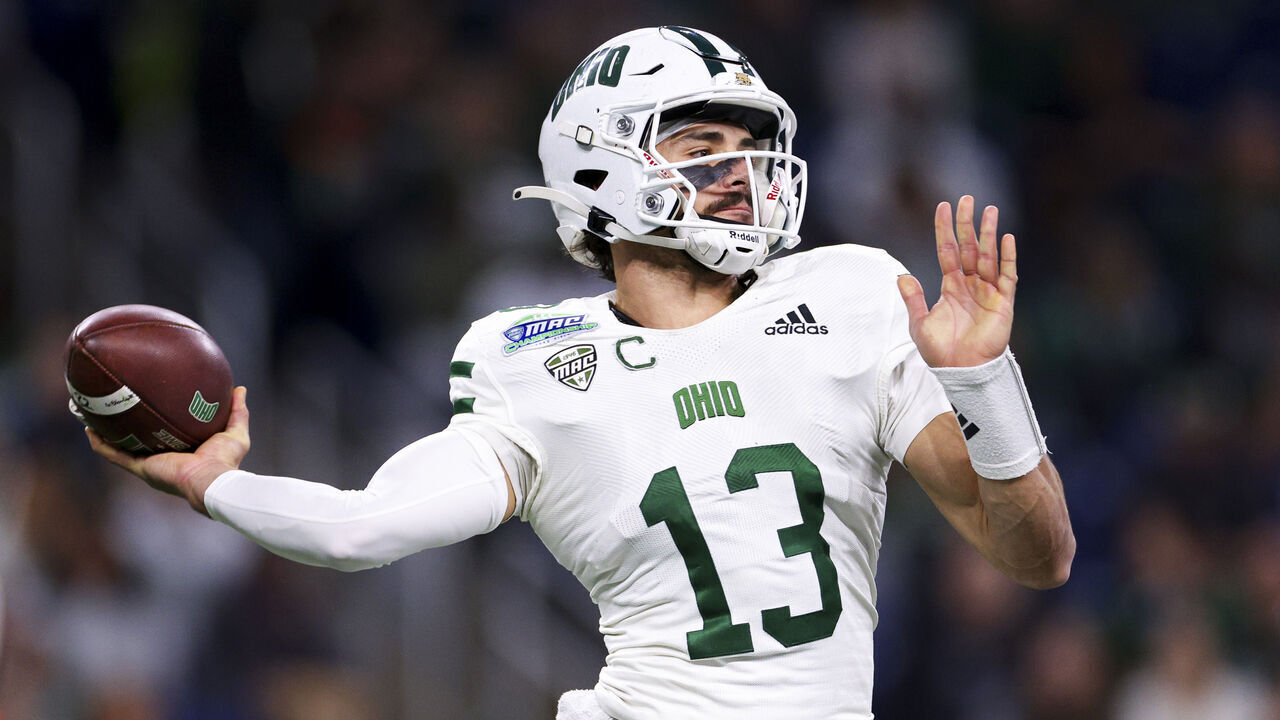DETROIT, MICHIGAN - DECEMBER 07: Parker Navarro #13 of the Ohio Bobcats throws a pass during the first quarter of the MAC Championship game against the Miami of Ohio Redhawks at Ford Field on December 07, 2024 in Detroit, Michigan.
