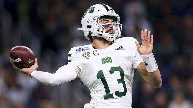 DETROIT, MICHIGAN - DECEMBER 07: Parker Navarro #13 of the Ohio Bobcats throws a pass during the first quarter of the MAC Championship game against the Miami of Ohio Redhawks at Ford Field on December 07, 2024 in Detroit, Michigan.