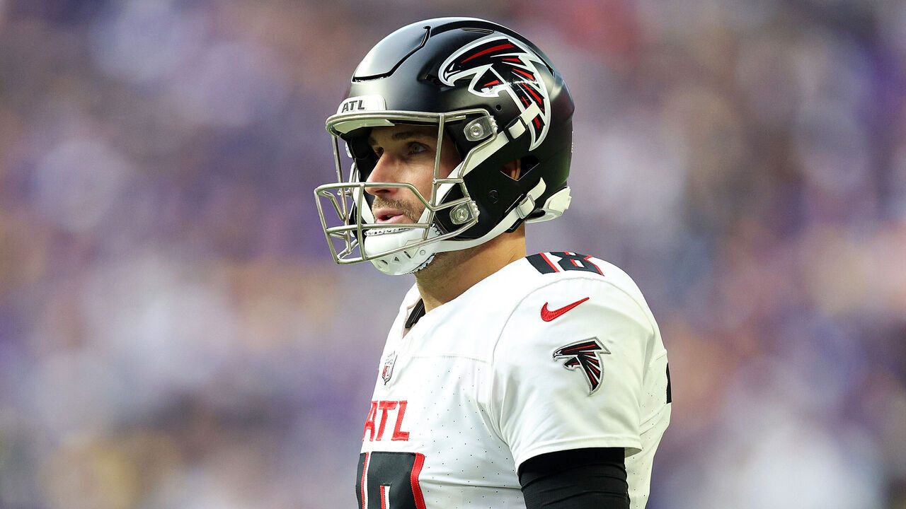 MINNEAPOLIS, MINNESOTA - DECEMBER 08: Kirk Cousins #18 of the Atlanta Falcons looks on against the Minnesota Vikings in the second quarter at U.S. Bank Stadium on December 08, 2024 in Minneapolis, Minnesota. The Vikings defeated the Falcons 42-21.