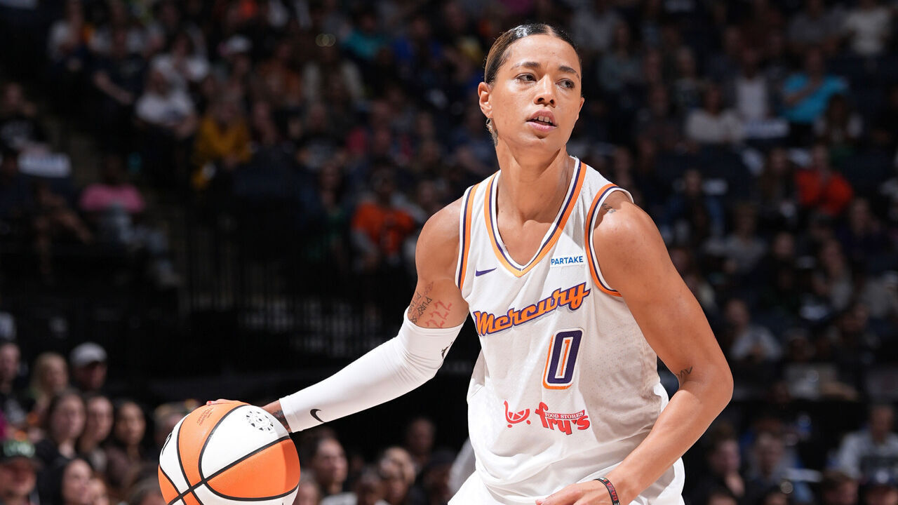 MINNEAPOLIS, MN - SEPTEMBER 25: Natasha Cloud #0 of the Phoenix Mercury dribbles the ball during the game against the Minnesota Lynx during Round one Game two of the 2024 WNBA Playoffs on September 25, 2024 at Target Center in Minneapolis, Minnesota. Mandatory Copyright Notice: Copyright 2024 NBAE