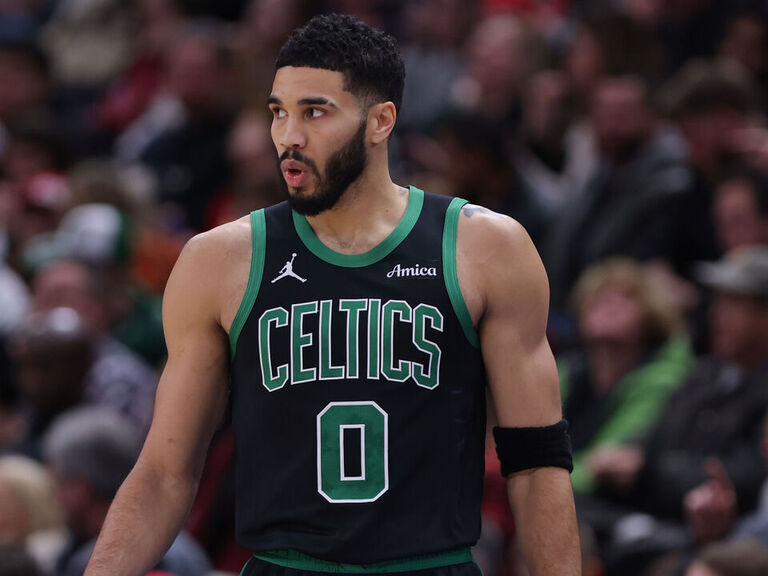 Tatum erzielt das erste Triple-Double mit mehr als 40 Punkten für die ...