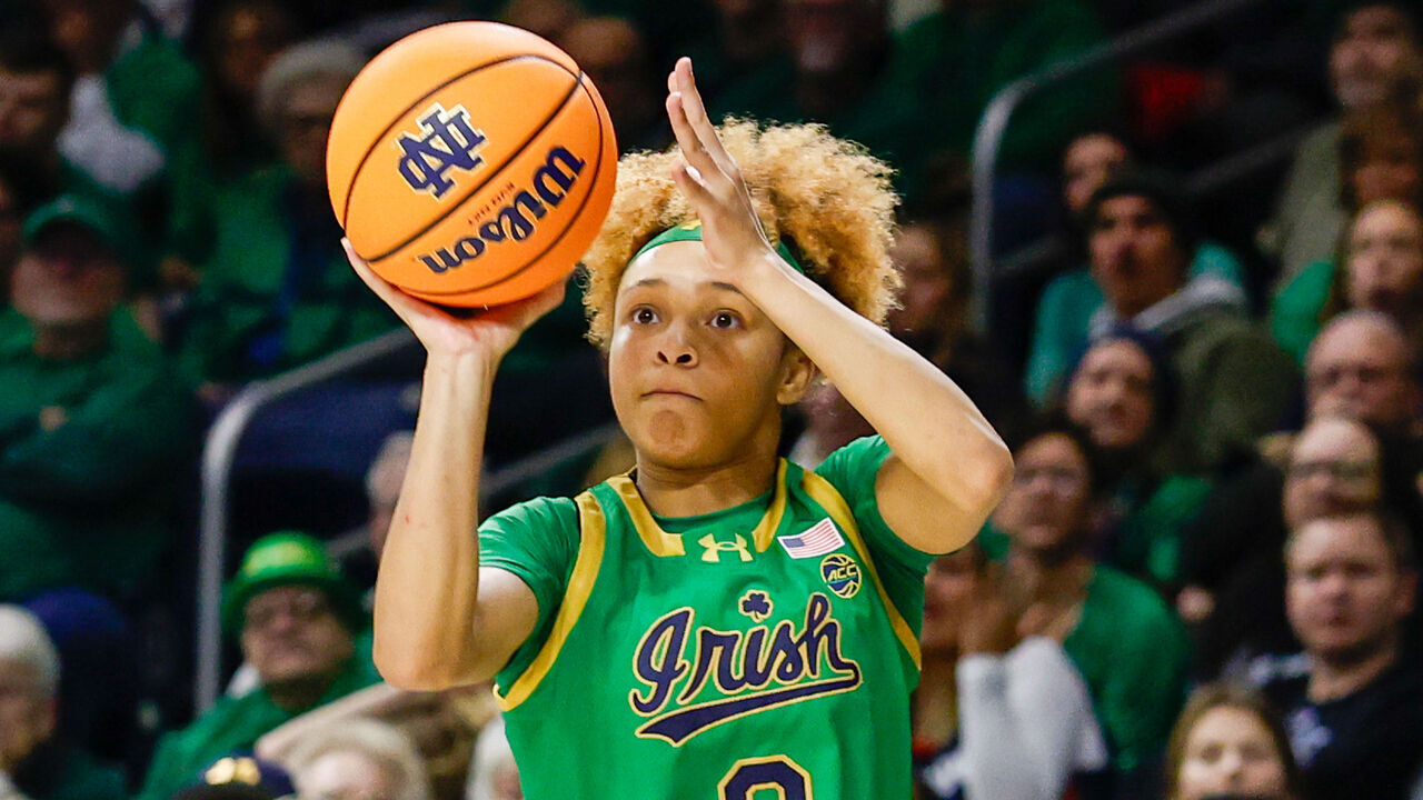 SOUTH BEND, IN - DECEMBER 12: Hannah Hidalgo #3 of Notre Dame shoots the ball during a game between Connecticut and Notre Dame at Purcell Pavillion at the Joyce Center on December 12, 2024 in South Bend, Indiana.