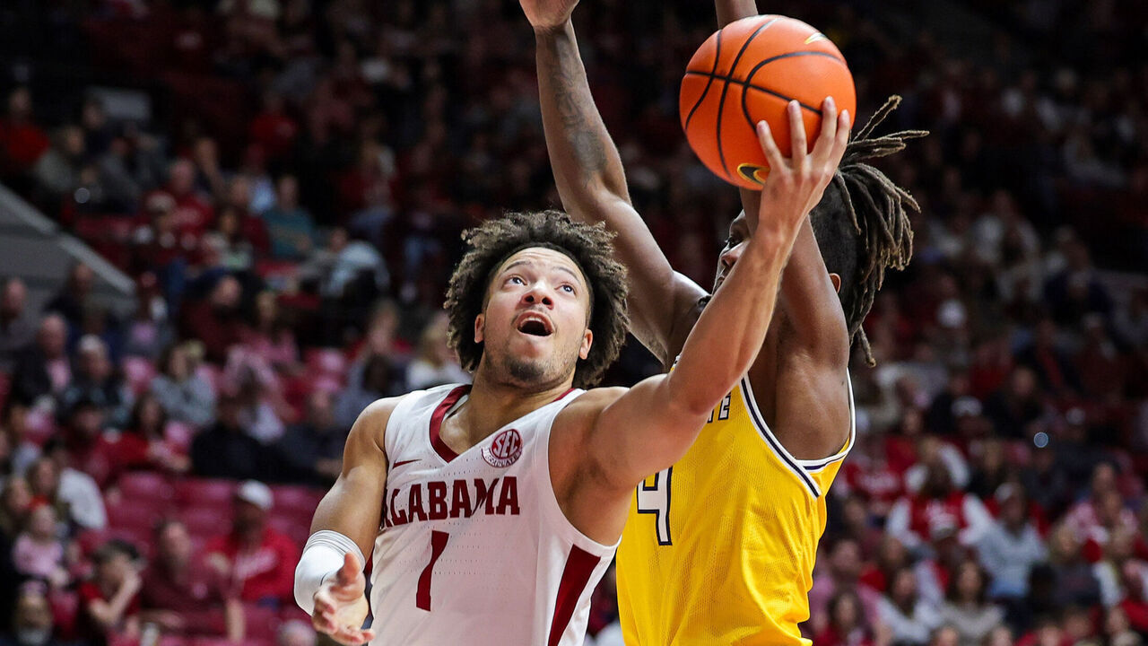 TUSCALOOSA, ALABAMA - DECEMBER 22: Mark Sears #1 of the Alabama Crimson Tide drives to the basket during the second half against Jamal Sumlin #4 of the Kent State Golden Flashes at Coleman Coliseum on December 22, 2024 in Tuscaloosa, Alabama.
