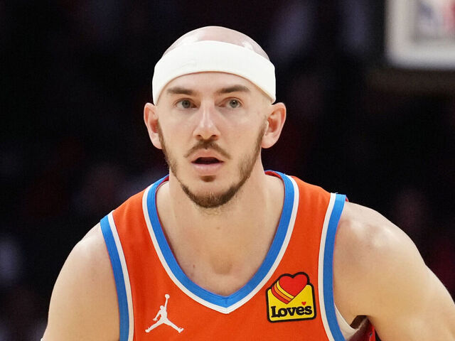 MIAMI, FL - DECEMBER 20: Alex Caruso #9 of the Oklahoma City Thunder looks to pass the ball during the game against the Miami Heat on December 20, 2024 at Kaseya Center in Miami, Florida. Mandatory Copyright Notice: Copyright 2024 NBAE
