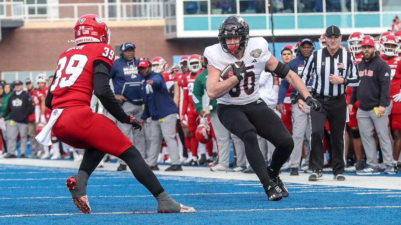 BOISE, ID - DECEMBER 23: Tight end Jake Appleget #80 of the Northern Illinois Huskies runs down the sidelines during the first half of the Famous Idaho Potato Bowl against the Fresno State Bulldogs at Albertsons Stadium on December 23, 2024 in Boise, Idaho.