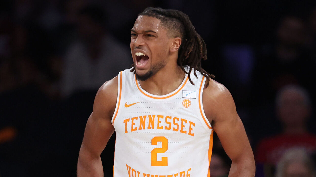 NEW YORK, NEW YORK - DECEMBER 10: Chaz Lanier #2 of the Tennessee Volunteers reacts against the Miami Hurricanes during the first half of the Jimmy V Classic at Madison Square Garden on December 10, 2024 in New York City.